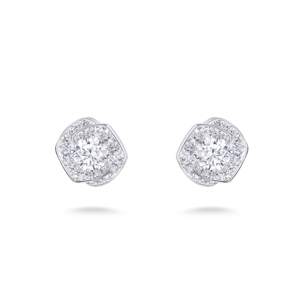 Frozen Kiss Stud Earrings