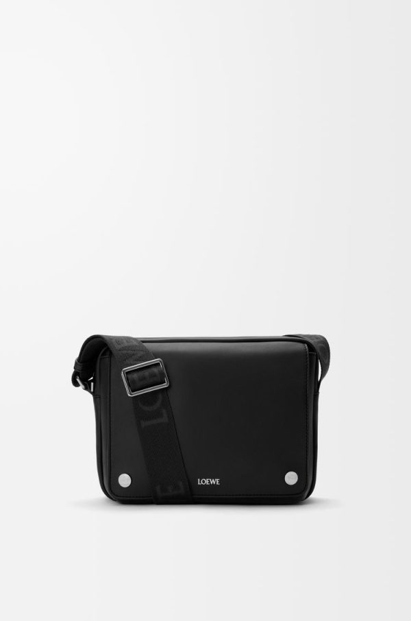 Medium Pebble Messenger Bag In Smooth Calfskin